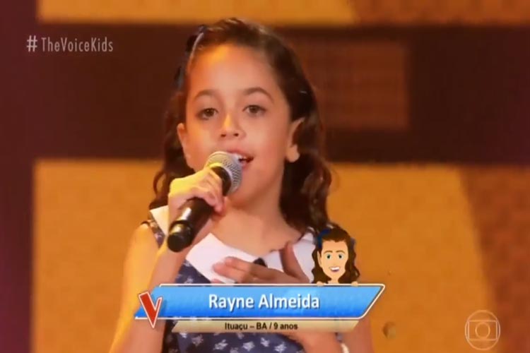 Ituaçu: Rayne Almeida canta no The Voice Kids e leva Simone e Simaria às lágrimas