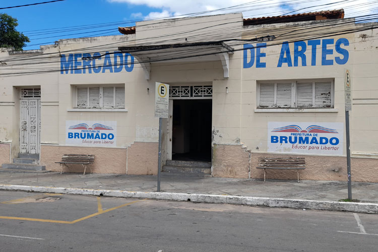 Brumado: Sem manutenção da prefeitura, mercado de artes está deteriorando