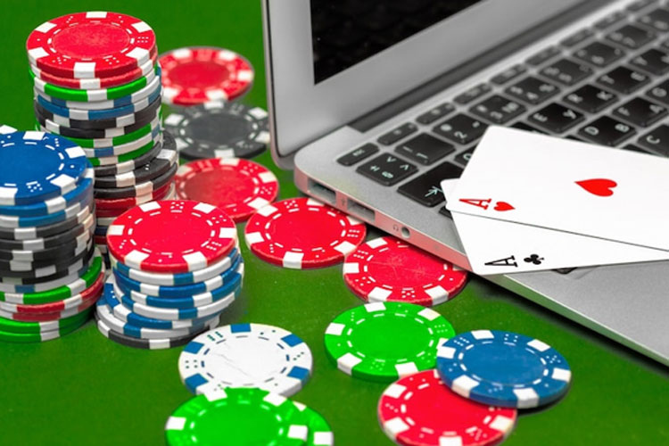 Como funcionam os torneios de poker online?