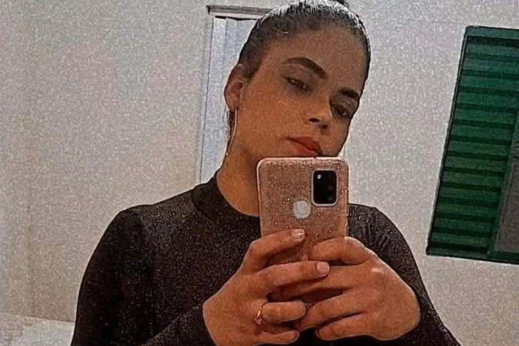Mulher morre atacada pelo próprio pitbull no quintal de casa