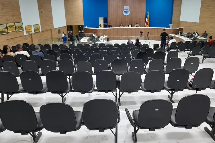 Brumado: Câmara obstrui projetos do executivo referentes a concurso público e linha de crédito