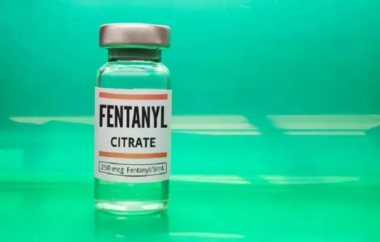 Bebê morre após mãe de 17 anos confundir fentanil com cocaína