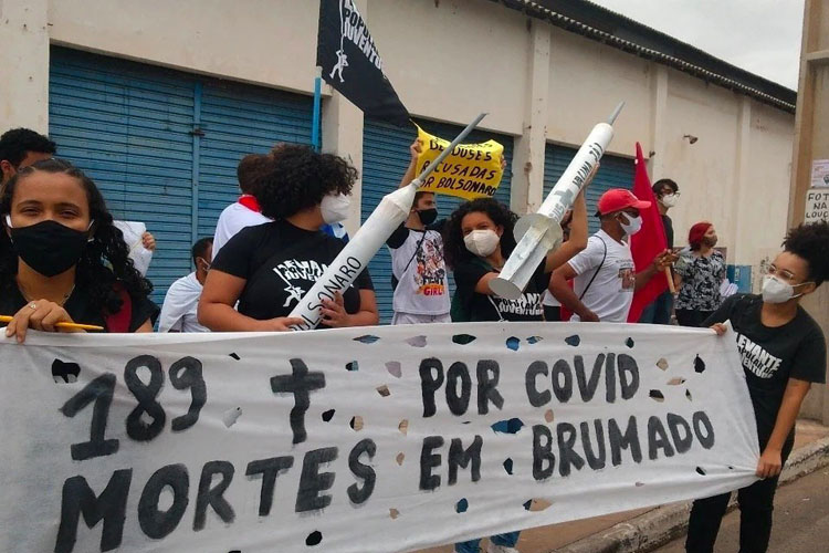 Grupo protesta contra presidente Jair Bolsonaro em Brumado