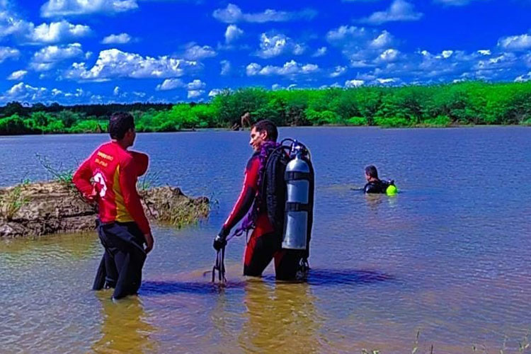 Guanambi: Corpo de Bombeiros resgata corpo em lagoa de mais de 4 metros de profundidade