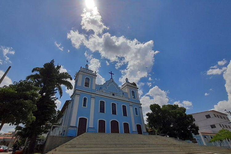 Termômetro registra temperatura de 45°C no início da tarde desta quarta-feira (10) no centro de Brumado