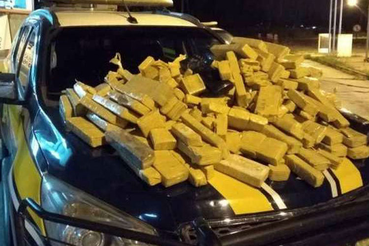 Vitória da Conquista: Casal é preso na BR-116 com mais de 500 tabletes de maconha em carro