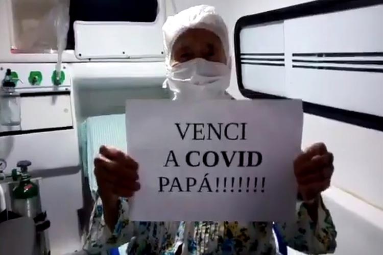 Mãe de Jotinha recebe alta médica após nove dias internada: 'Venci a Covid, papá'