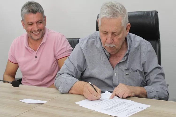 Nilo Coelho vai fazer tratamento em São Paulo e Nal Azevedo assume prefeitura de Guanambi