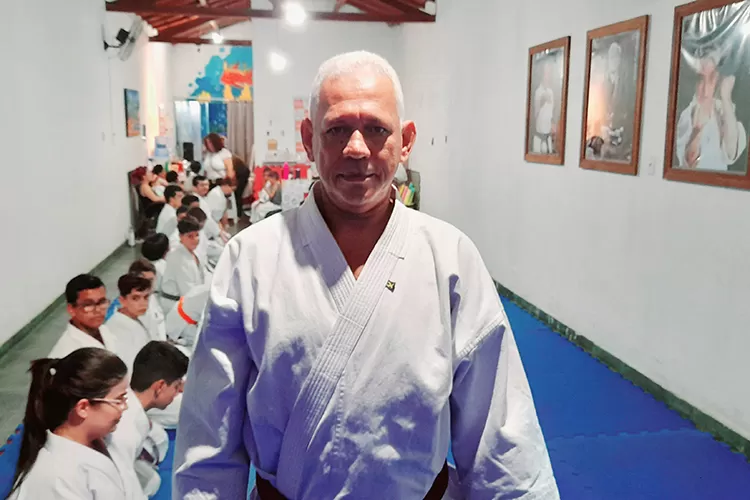 Brumado: Karatê ajuda sensei e família a superarem a perda do filho