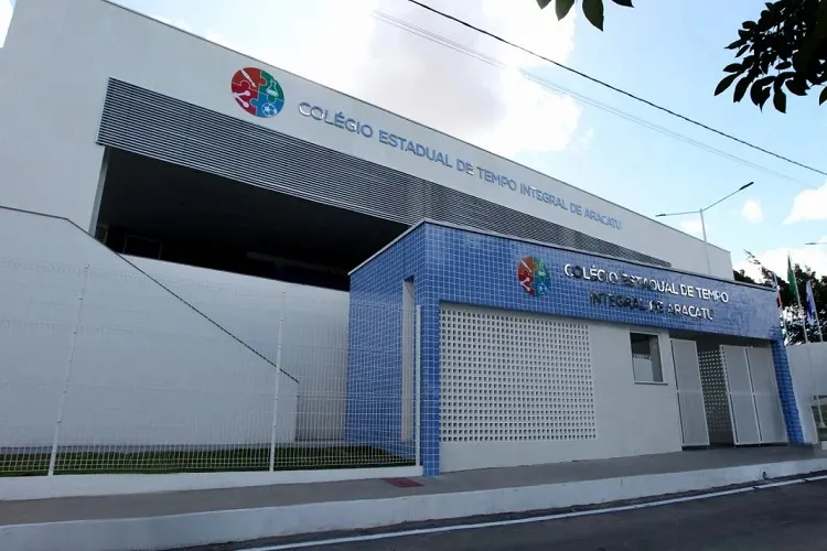 Governo da Bahia entrega escola em Tempo Integral e pavimentação em Aracatu