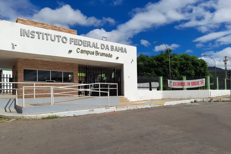 Brumado: Após trinta dias, alunos pedem fim da greve dos institutos federais
