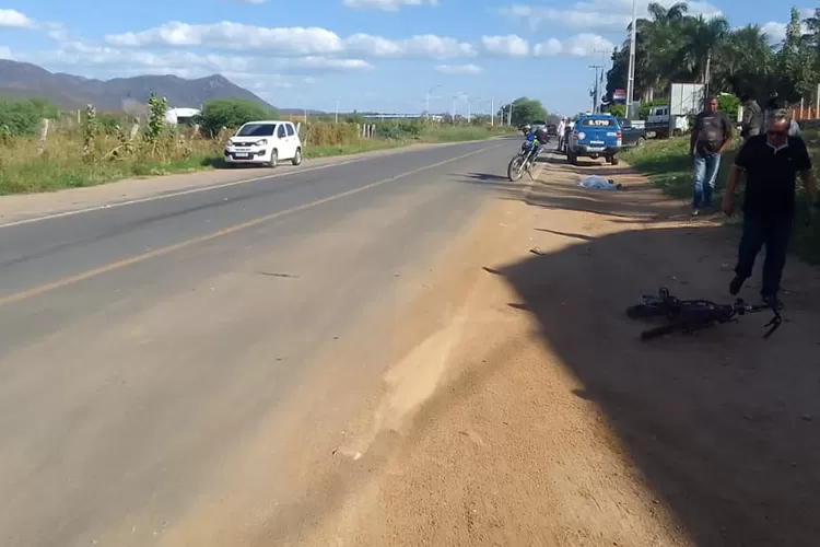 Ciclista de 53 anos morre atropelado na BR-122 em Guanambi