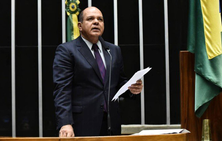 Deputado confirma que levou familiares de traficante para audiência com ministro da justiça