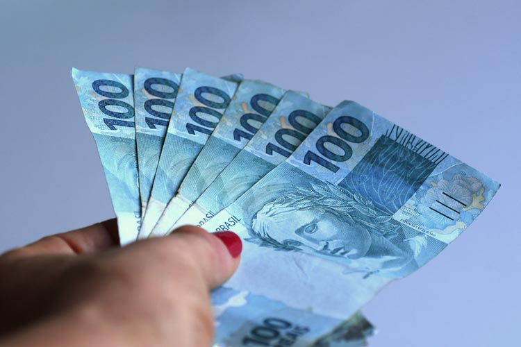 R$ 1212,00: Novo salário mínimo entra em vigor