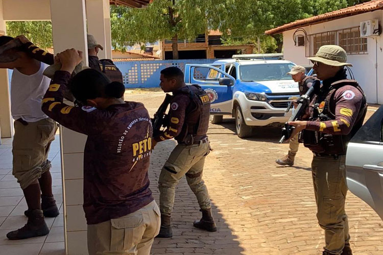 Livramento de Nossa Senhora: Efetivo do Peto passa por instrução básica de abordagem policial