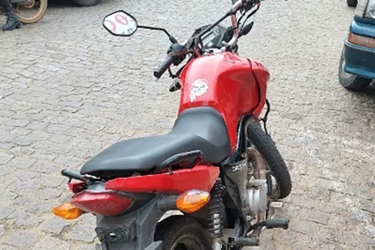 PM apreende motocicleta com mais de R$ 8 mil de multa em Brumado