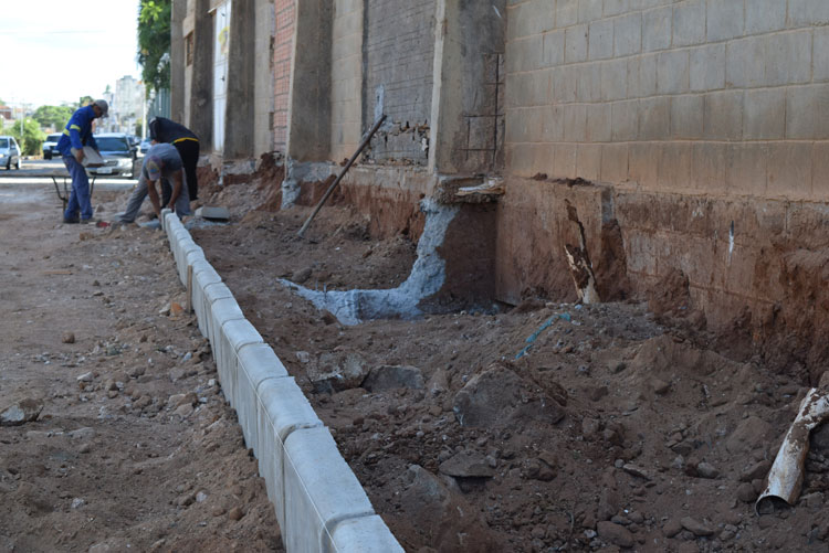 Brumado: Prefeitura descumpre acordo verbal e dá continuidade a obra de pavimentação