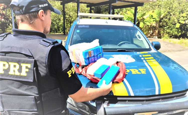 Mulher é presa por transportar mais de 13 quilos de maconha em ônibus de viagem no sul da Bahia