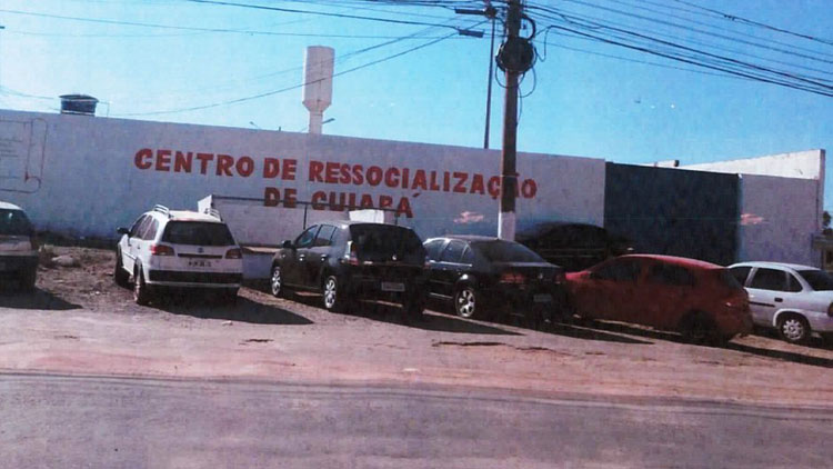 Homem foge de prisão pela porta da frente se passando por advogado em Cuiabá