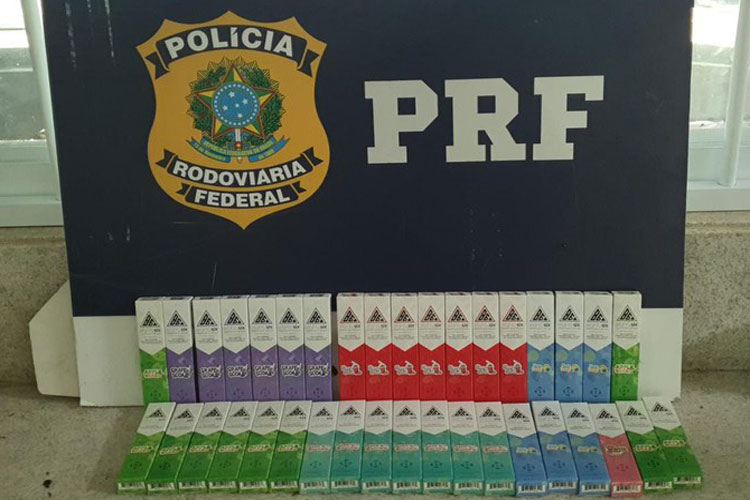 PRF apreende cigarros eletrônicos contrabandeados em Vitória da Conquista
