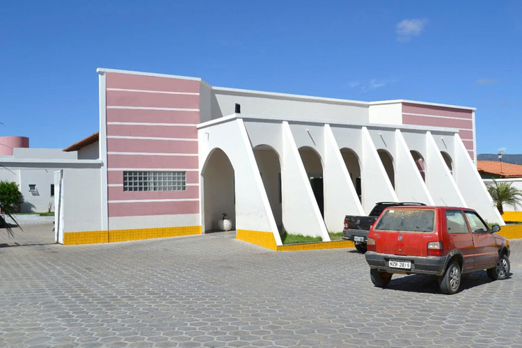 Deputada Ivana Bastos garante emenda para equipar Hospital Municipal de Candiba
