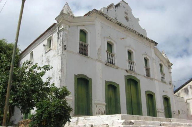 Igreja de São Benedito está abandonada em Caetité