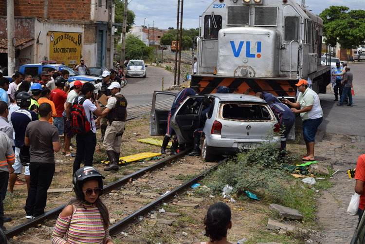 Brumado: Simulação de colisão com locomotiva alerta para prevenção de acidentes na semana do trânsito