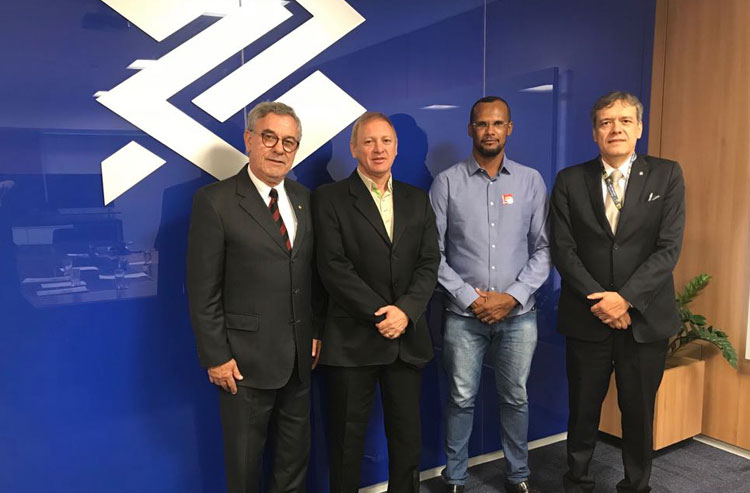 Deputado Waldenor Pereira pede reabertura da agência do Banco do Brasil de Malhada