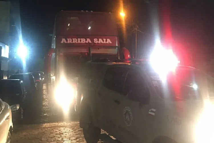 Vocalista da banda Arriba Saia é detido por conta de música 'Alexandre de Moraes'; PM nega