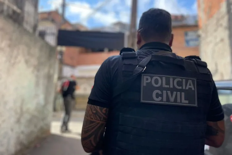 Polícia Civil cumpre mandado de homem suspeito de abusar da filha em Teixeira de Freitas