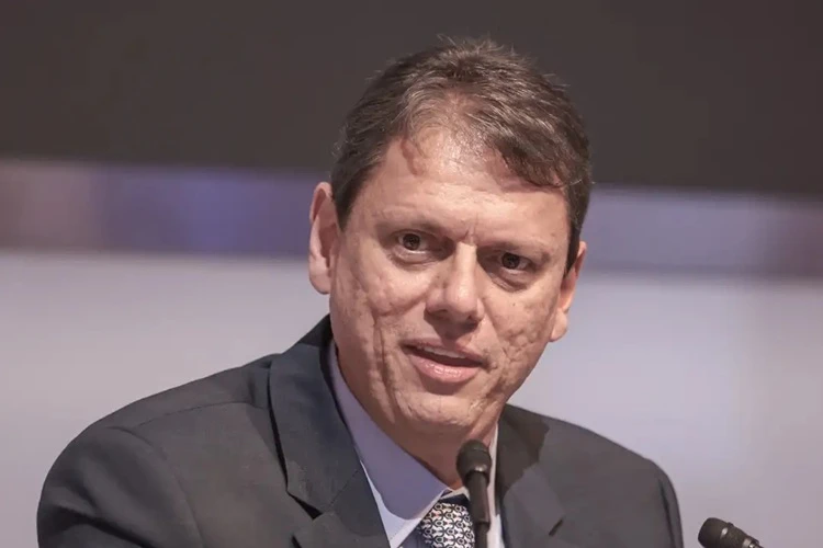 Moraes autoriza Tarcísio a visitar Bolsonaro na prisão amanhã (22)