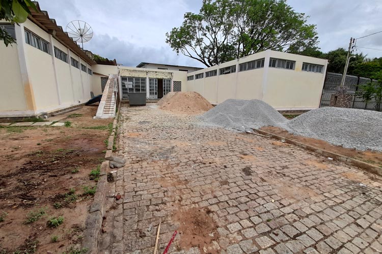 Brumado: Prédio da Biblioteca Jarbas Passarinho passa por reforma para ampliar Escola Sheilla Barreto
