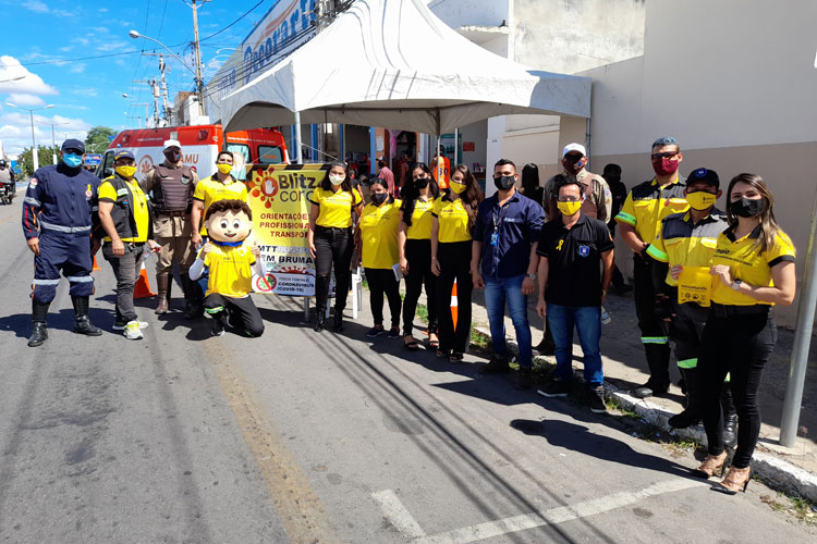 Brumado: Blitz educativa promove a conscientização no trânsito durante o Maio Amarelo