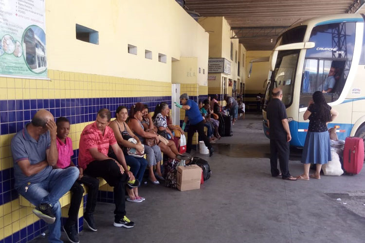 Ônibus quebra em Brumado, atrasa viagem em mais de 2 horas e passageiros não recebem assistência