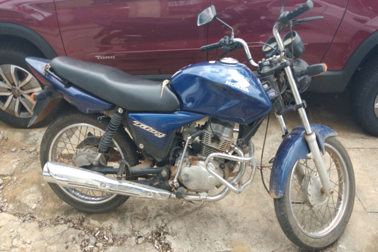 Indivíduo é detido por dirigir sem CNH e fazer manobras arriscadas com moto em Brumado