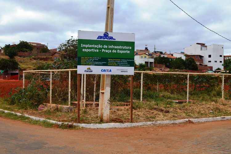 Prefeitura de Caculé inicia construção de Praça de Esportes no Bairro Lagoa das Pedras