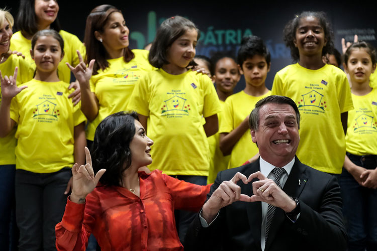 Governo lança programa social com Michelle Bolsonaro