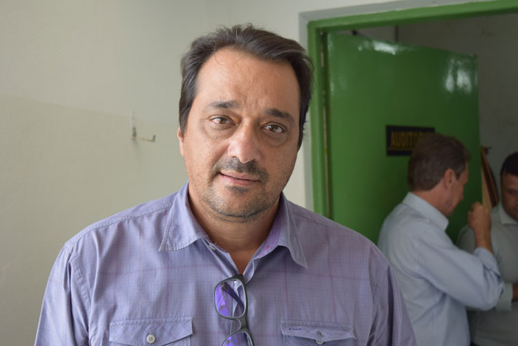 Macaúbas: Ex-prefeito sofre representação ao MPE por contratação de servidores sem concurso público