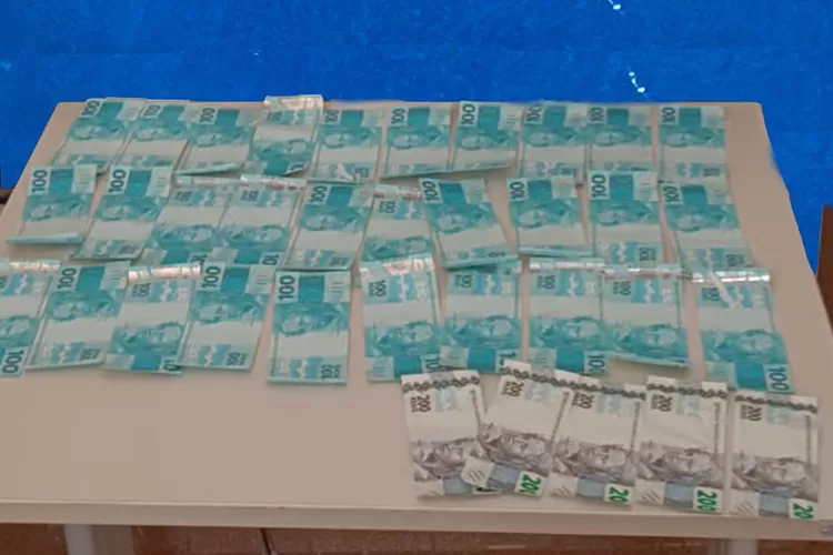 Polícia Militar apreende R$ 4 mil em notas falsas na cidade de Ibipitanga