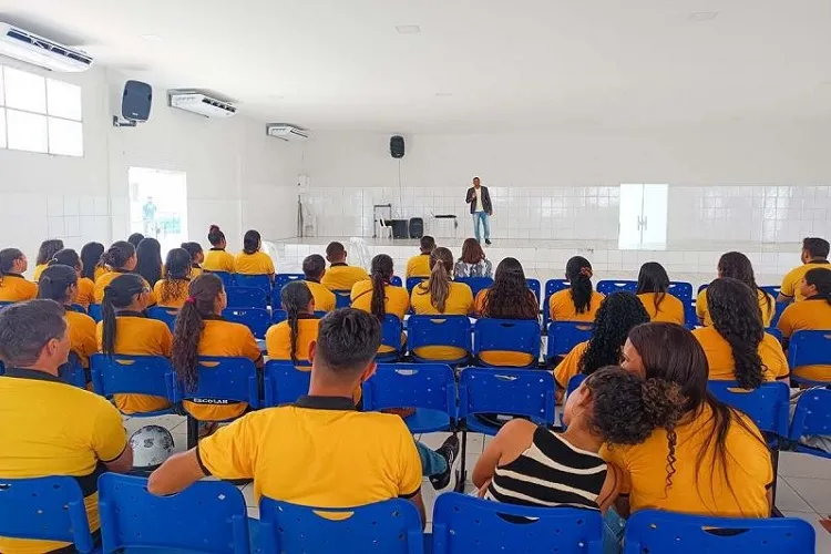 Ônibus escolares contam agora com monitores para acompanhar alunos em Brumado