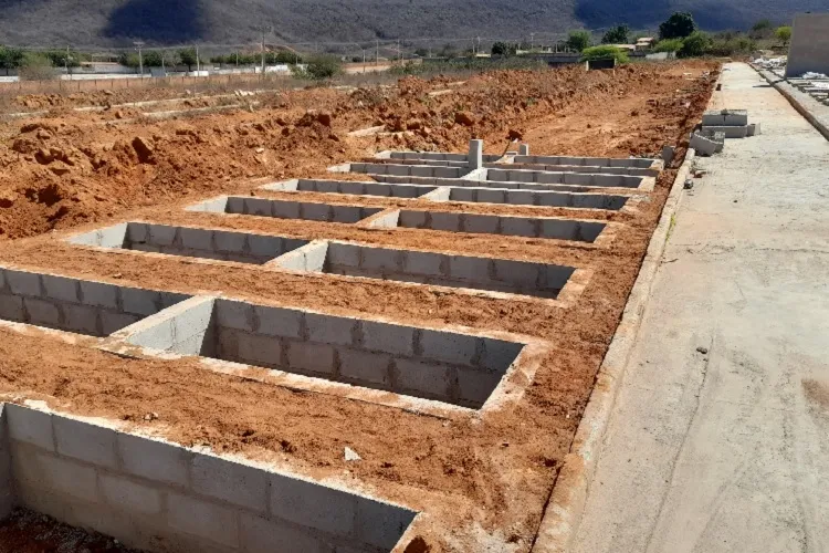 Demissões em massa suspendem construção de sepulcros no Cemitério de Brumado