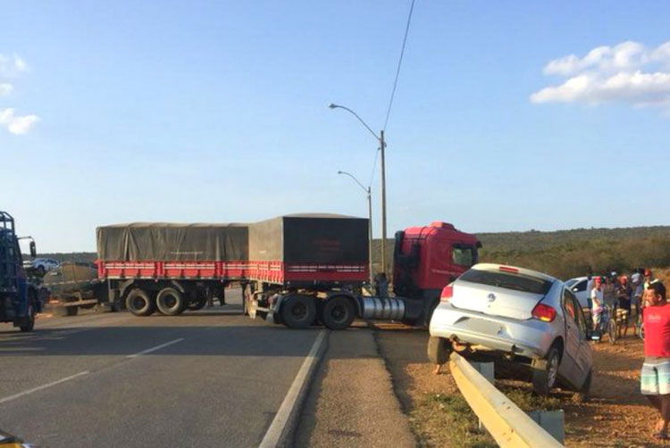 Vitória da Conquista: Motorista morre após carro ser atingido por caminhão na BR-116