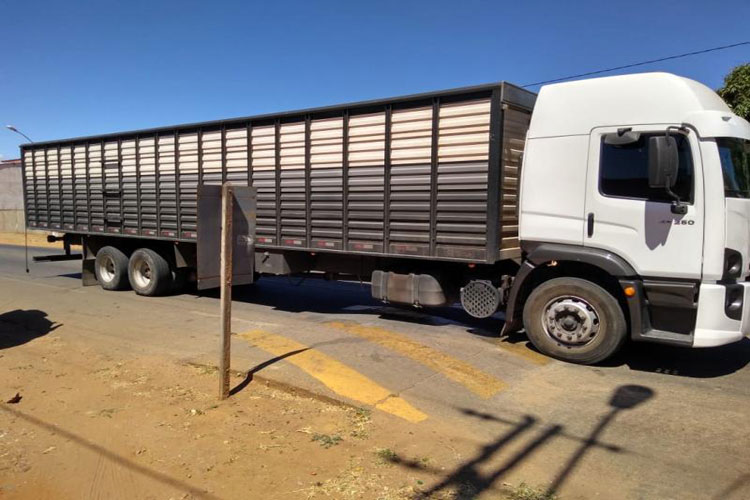 Bandidos sequestram motorista e roubam caminhão em Livramento de Nossa Senhora