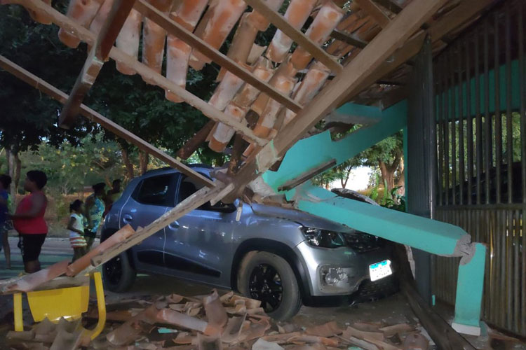 Motorista embriagado perde controle e carro invade imóvel em Barreiras