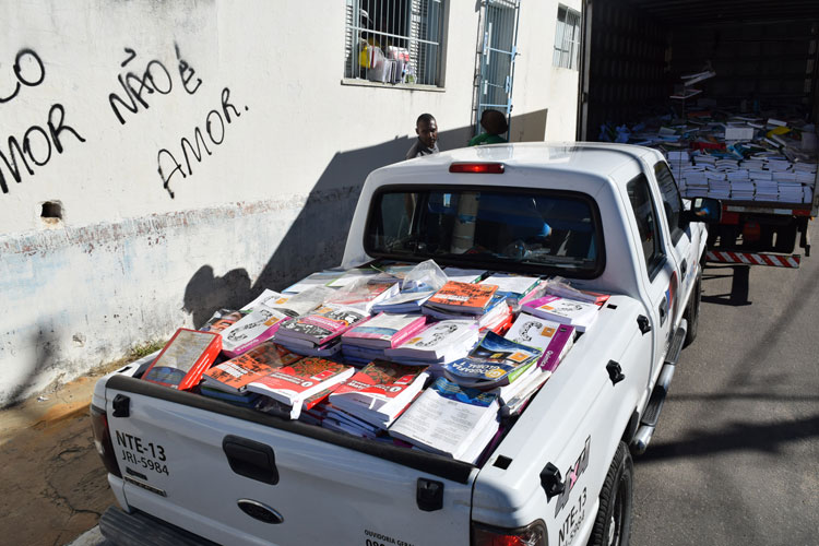 Brumado: Milhares de livros didáticos sem validade são encaminhados para reciclagem