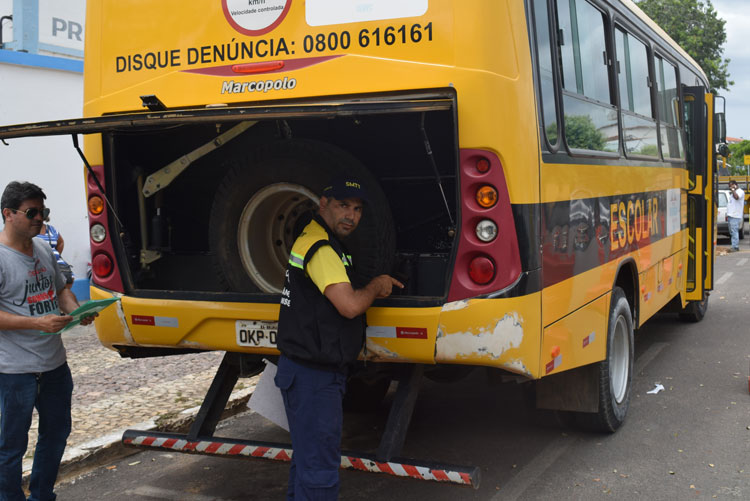 Brumado: Vistoria de transporte escolar esbarra em falta de entendimento entre SMTT e Semec