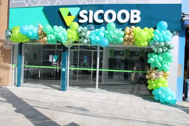 Sicoob reinaugura agência bancária em Brumado