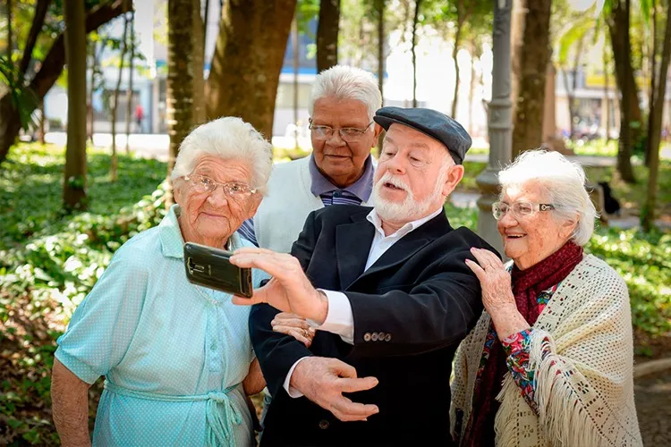 Brasil tem 37 mil habitantes com mais de 100 anos, aponta IBGE