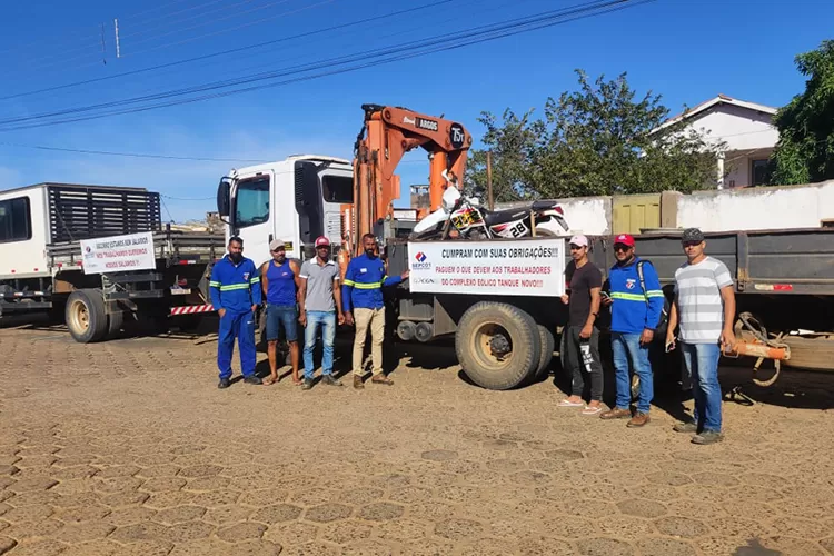 Igaporã: Trabalhadores e fornecedores bloqueiam garagem da Sepco1 por atrasos em pagamentos