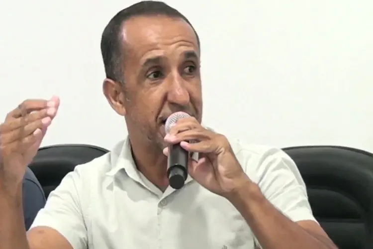 Tanhaçu: Vereador denuncia abandono enquanto prefeito contrata cantor por R$ 300 mil